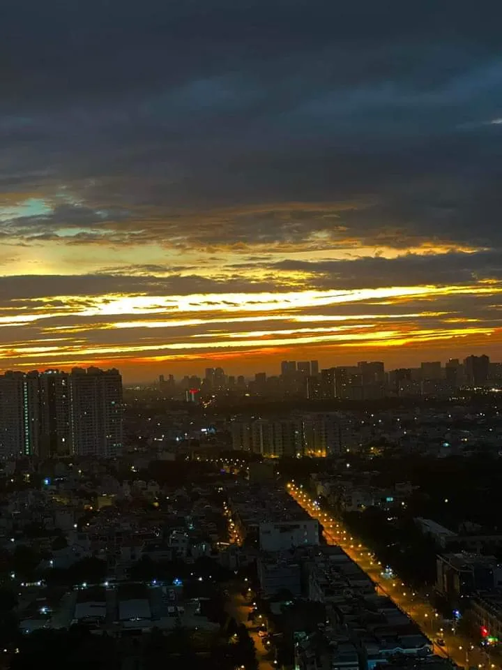 Sky-High Sipping: Your No-Nonsense Guide to Bangkok's Rooftop Bar Circuit